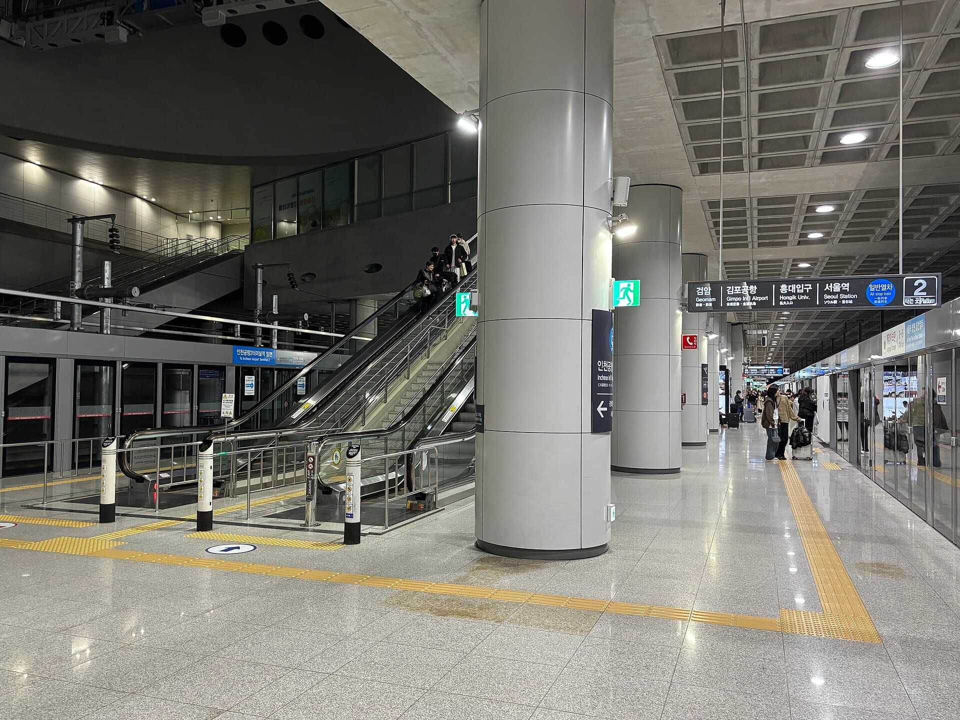 An AREX all-stop platform at Incheon Airport Terminal 1 station