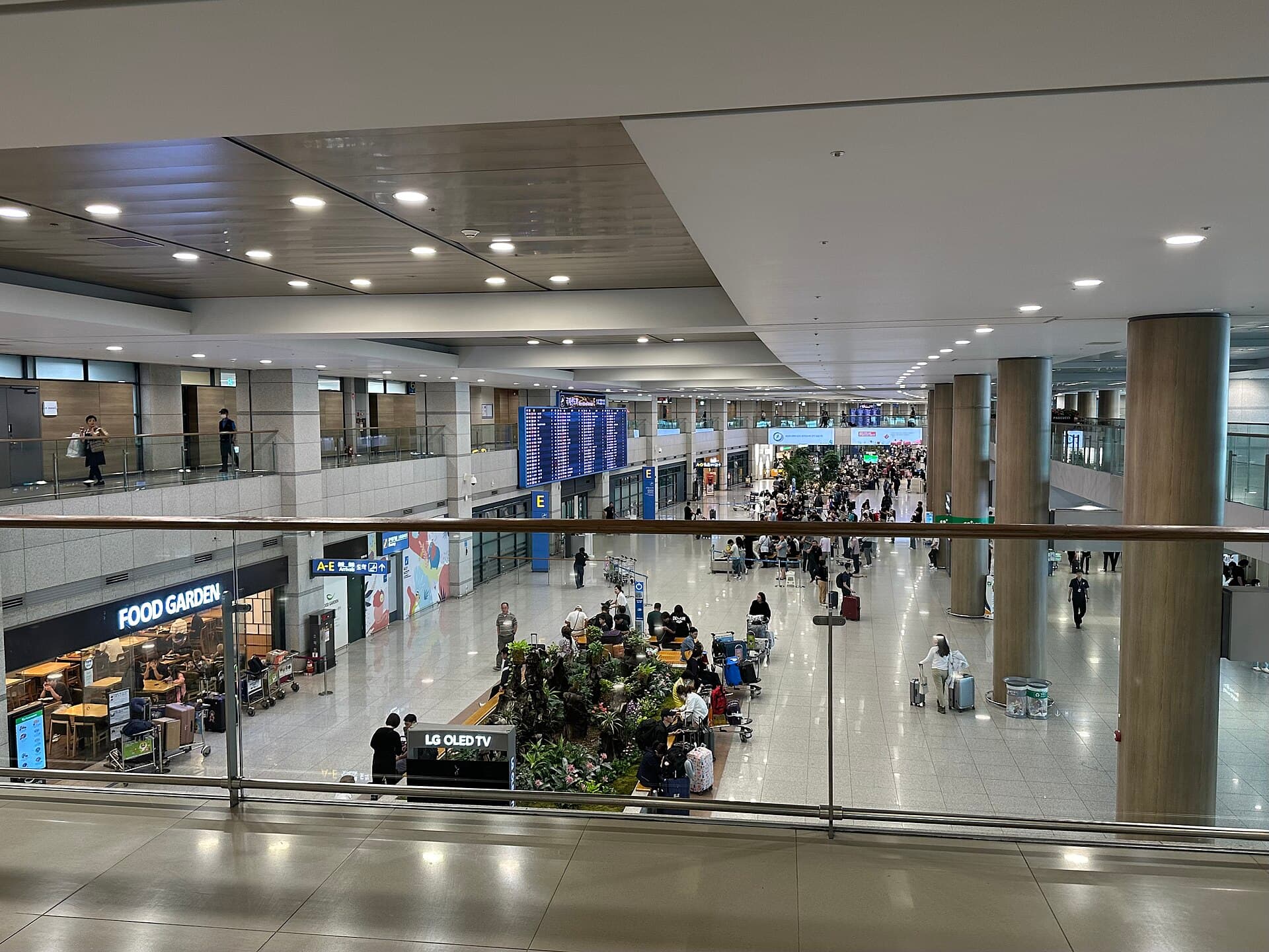 The arrival area inside Incheon International Airport Terminal 1